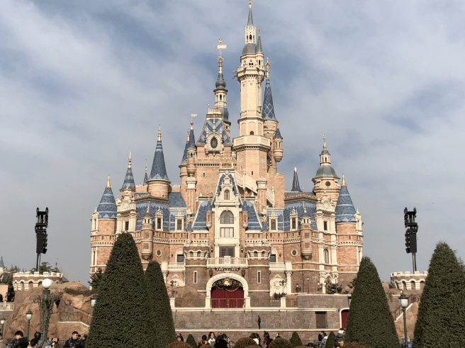 shanghai-disney-castle